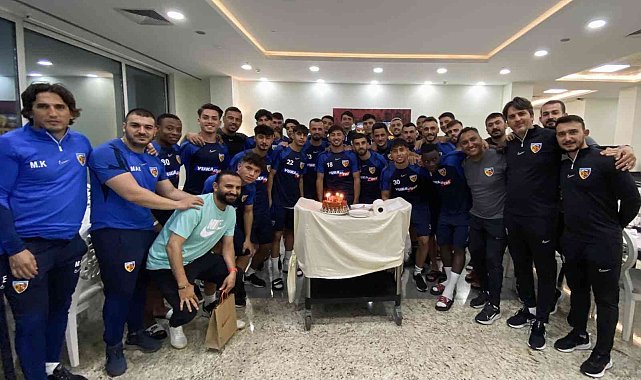 Kayserisporlu Nurettin, 20. yaş gününü antrenman sonrası kutladı