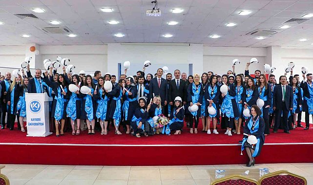 KAYÜ Tomarza Mustafa Akıncıoğlu MYO'da Mezuniyet Coşkusu