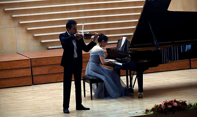 Keman sanatçısı Hasan Gökçe Yorgun ve Çinli piyanist Jiao Li Mersinlilerle buluştu