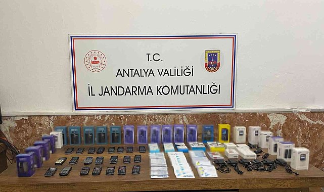 Kemer&#039;de 46 adet kaçak cep telefonu ele geçirildi