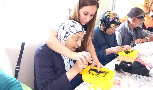 Kent Konseyi kadınlarından huzurevine renkli etkinlik