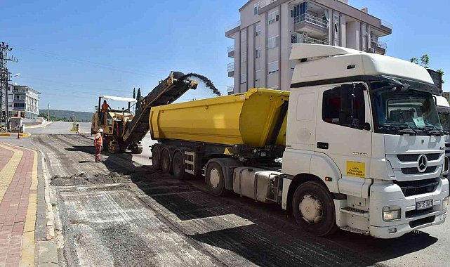 Kepez'de hasar gören yollar düzeltiliyor