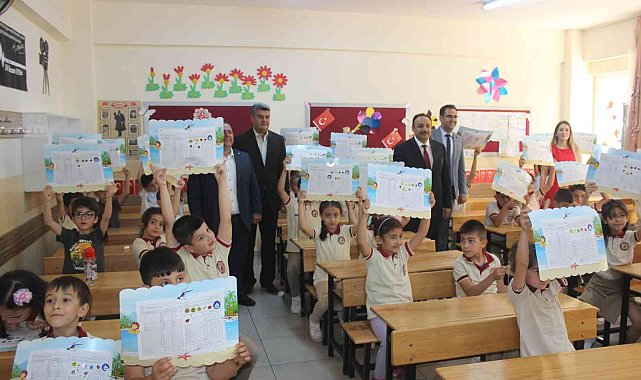 Kilis'te Suriyeliler dahil 52 bin öğrenci karne aldı