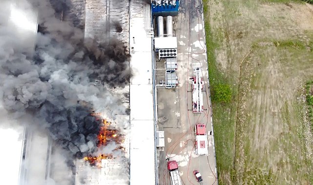 Kimya fabrikasındaki yangın havadan görüntülendi
