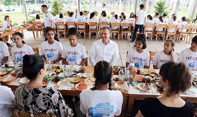 Kır çiçeklerinden Başkan Seçer&#039;e Babalar Günü hediyesi
