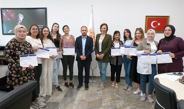 Kişisel gelişim eğitimine katılan öğrenciler sertifikalarını aldı