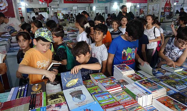 Kitap fuarına 7'sinden 70'ine yoğun ilgi