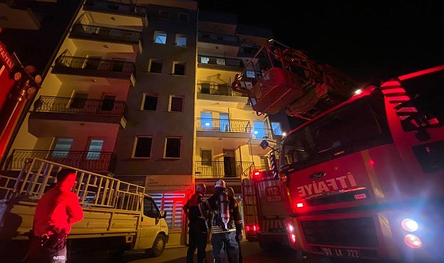 Kız öğrenci yurdunun çatısından çıkan yoğun duman öğrencileri sokağa döktü