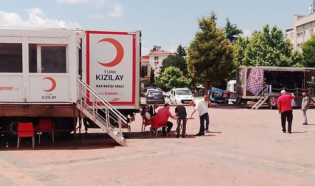 Kızılay ile Trabzonspor araçları Tavşanlı&#039;da