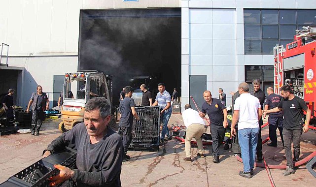 Kocaeli'de geri dönüşüm fabrikasında yangın