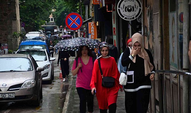 Kocaelililer güne yağmurla uyandı