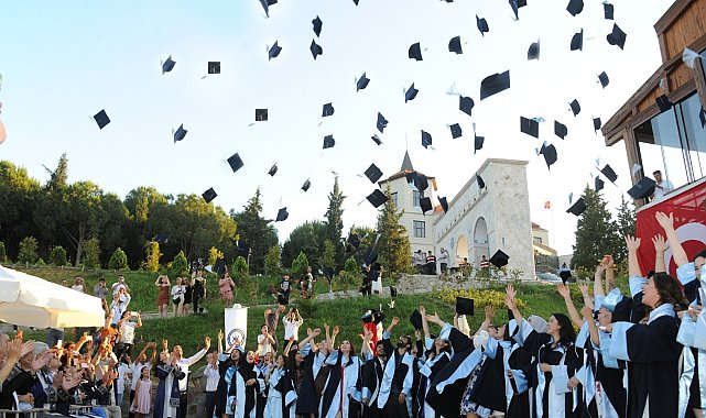 Koçarlı MYO mezuniyet töreni coşkuyla gerçekleşti