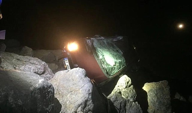 Kontrolden çıkan otomobil sahile uçtu