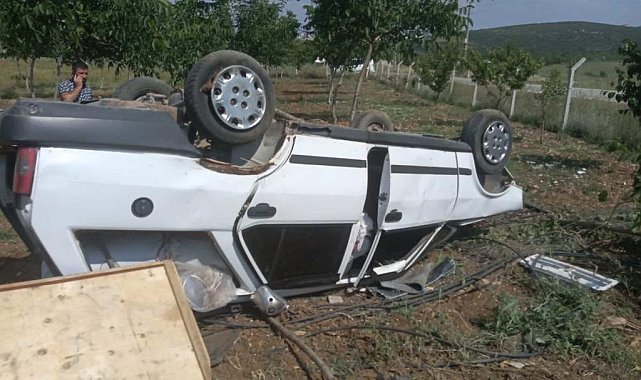 Kontrolden çıkan otomobil tarlaya devrildi, 2 kişi yaralandı