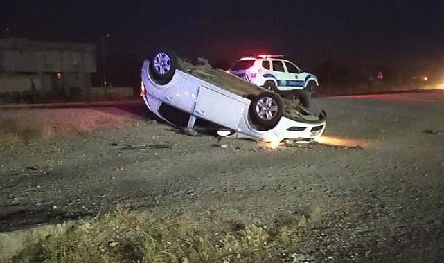 Köpeğe çarpan otomobil takla attı: 1 yaralı