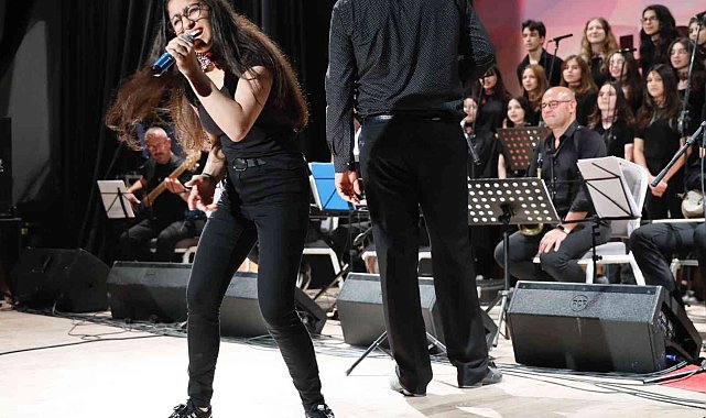 Körfez Belediyesi Gençlik Korosu büyük alkış aldı