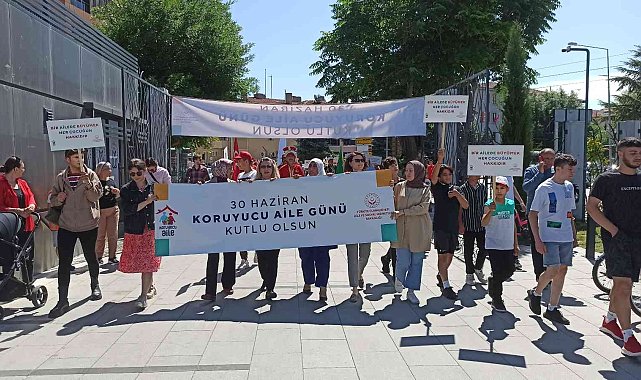 Koruyucu Aile Günü Eskişehir&#039;de mehter eşliğinde kutlandı