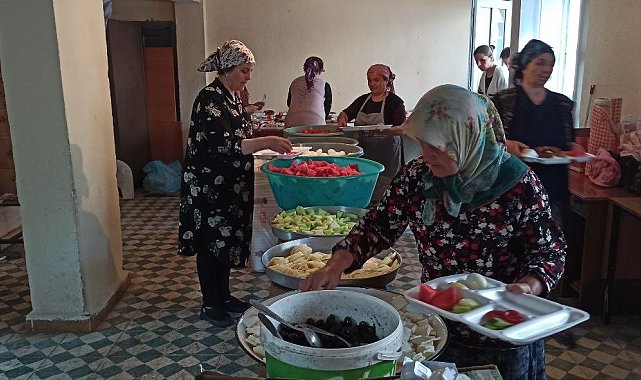 Köy muhtarından beş yüz kişilik dayanışma kahvaltısı