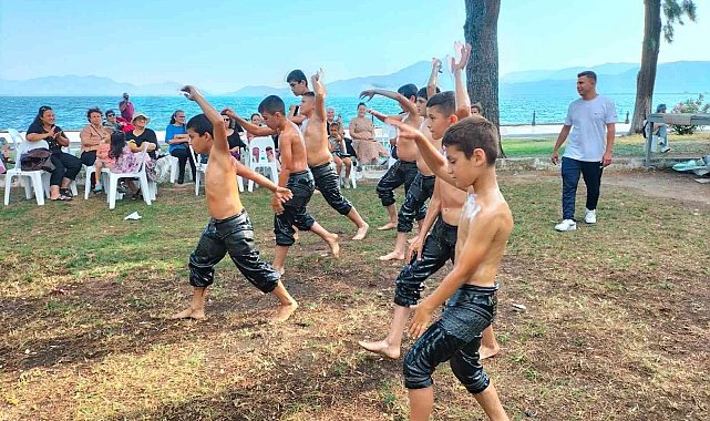 Köyceğiz'de minik pehlivanlar güreş tuttu