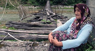 Köylüler asma köprülerinin yenilenmesini istiyor