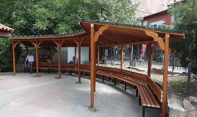Küçük Park'a yeni pergola
