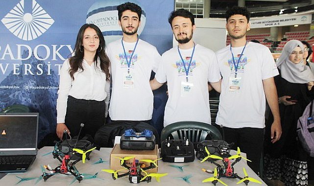 KÜN öğrencilerinden drone şov