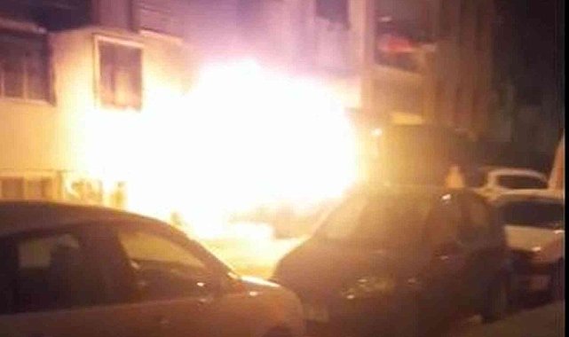 Kundaklanan minibüs alev alev yandı