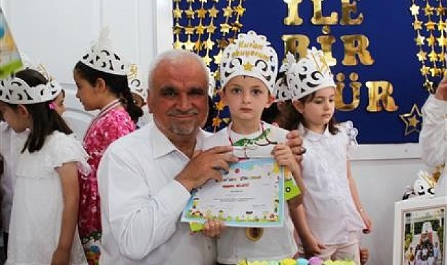 Kur&#039;an kursu öğrencileri karne heyecanı yaşadı