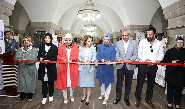 Kursiyerlerin el emeği ürünleri Kervansaray&#039;da sergileniyor