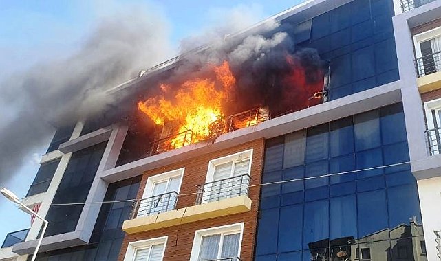 Kuşadası&#039;nda yangın daireyi küle çevirdi
