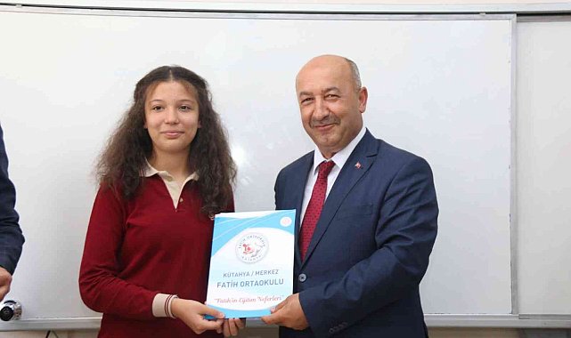 Kütahya'da 566 okulda 99 bin 563 öğrenci karne heyecanı yaşadı