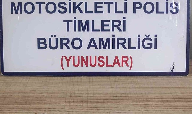 Kütahya'da bir aracın şoför ve yolcu koltuğunda uyuşturucu bulundu