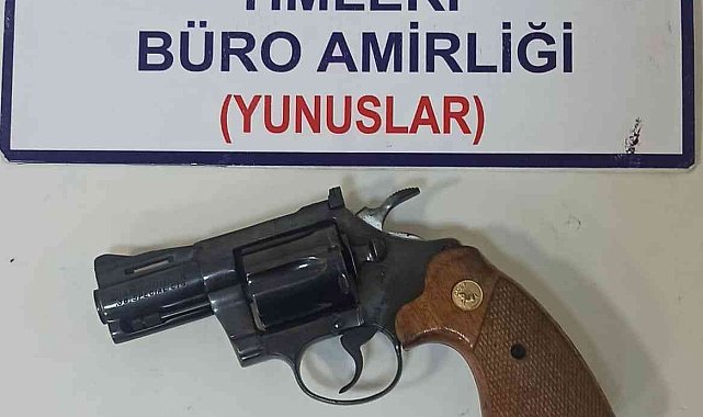 Kütahya&#039;da bir araçta ruhsatsız tabanca ele geçirildi
