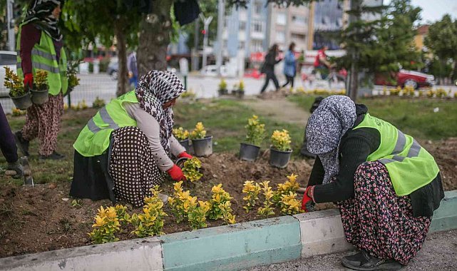 Kütahya&#039;da çiçek dikim çalışmaları