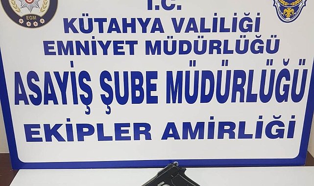 Kütahya'da durdurulan araçlarda 2 ruhsatsız tabanca ele geçirildi