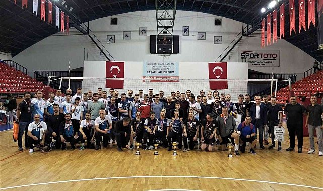 Kütahya'da kurumlar arası voleybol turnuvası sona erdi