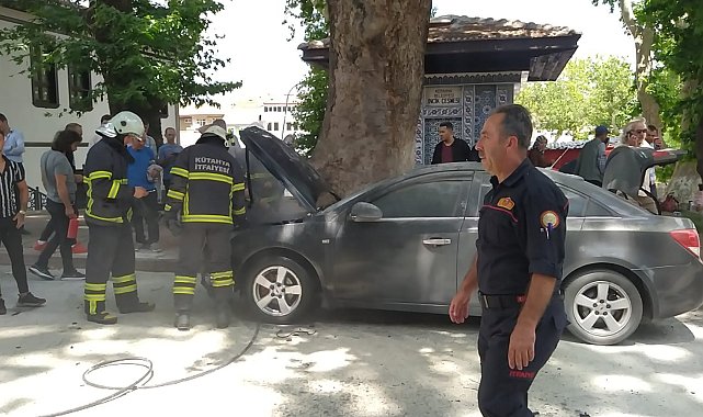 Kütahya&#039;da park halindeki araçta yangın