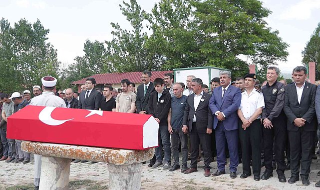 Kütahya&#039;da toprak altında kalarak hayatını kaybeden işçinin cenazesi defnedildi