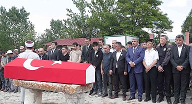 Kütahya'da toprak altında kalarak hayatını kaybeden işçinin cenazesi defnedildi