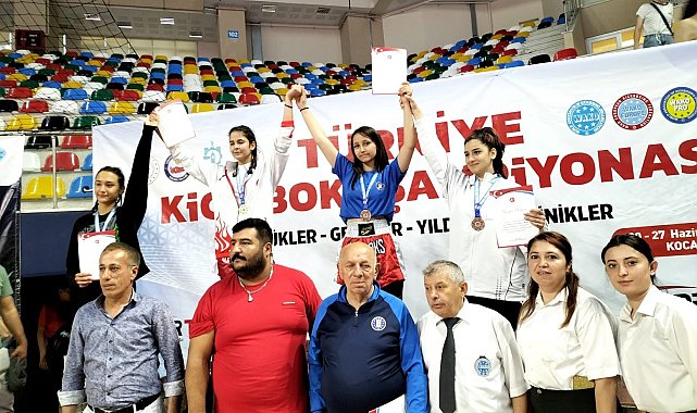 Kütahyalı Elif Kaya, Kick Boks&#039;ta Türkiye üçüncüsü oldu