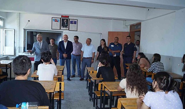 Kuyucak'ta öğrenciler karne sevinci yaşadı