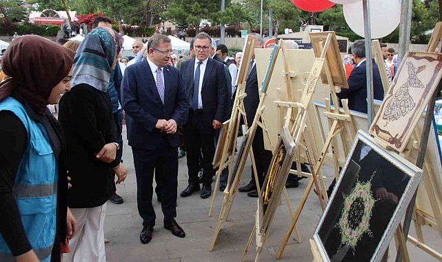 KYK&#039;lı öğrenciler, el emeği ürünlerini sergiledi