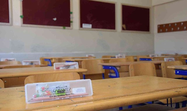 LGS&#039;ye girecek 50 bin öğrenciye kalem seti