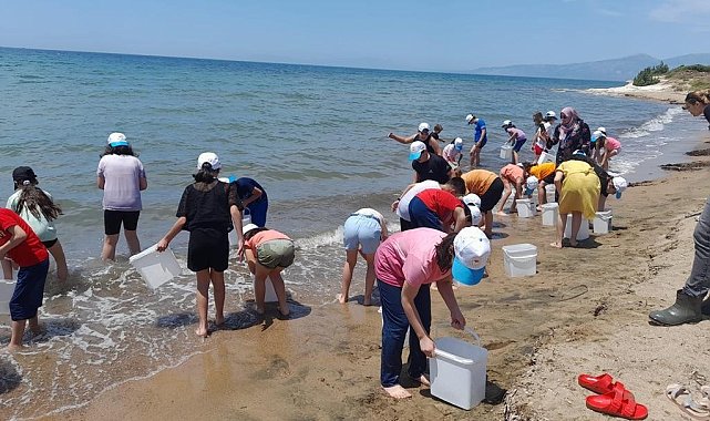 Lider çocuklar, denize balık bıraktı