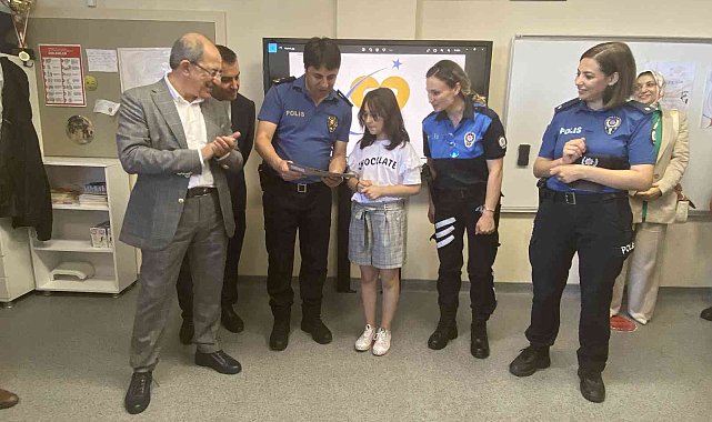 Maltepe&#039;de polislerden şehit çocuklarına karne sürprizi