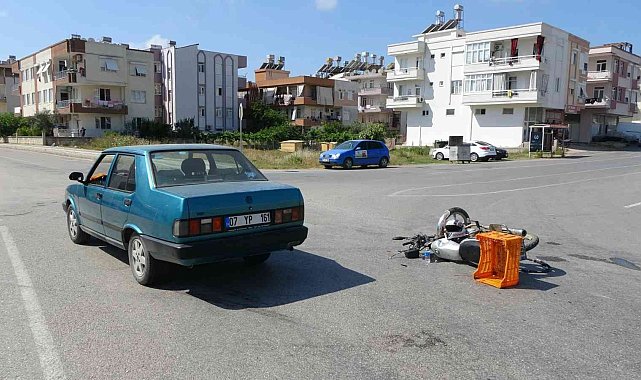 Manavgat'ta otomobil ile motosiklet çarpıştı: 2 yaralı