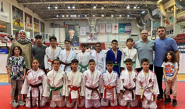 Manisa BBSK&#039;lı judocular İzmir&#039;de madalyaları topladı