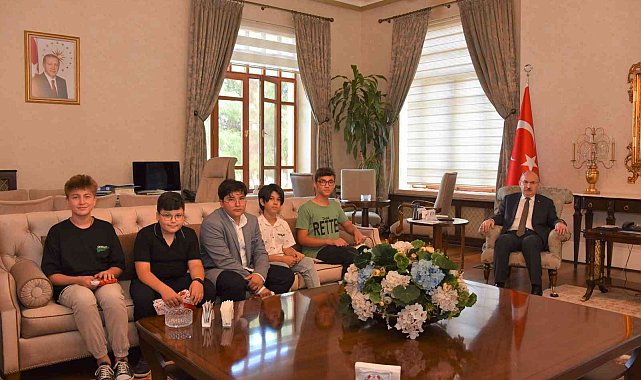 Manisa Kent Konseyi Çocuk Meclisi, Vali Karadeniz'i ziyaret etti