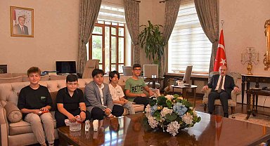 Manisa Kent Konseyi Çocuk Meclisi, Vali Karadeniz'i ziyaret etti