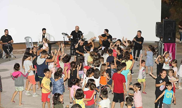 Manisa&#039;da amfi tiyatro çocuk sesleriyle şenlendi